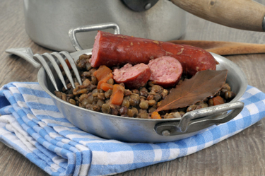 OpenGraph image for jura-tourism.com/recette-de-cuisine/saucisse-de-morteau-aux-lentilles/