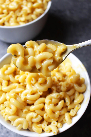 OpenGraph image for karissasvegankitchen.com/instant-pot-vegan-mac-cheese/