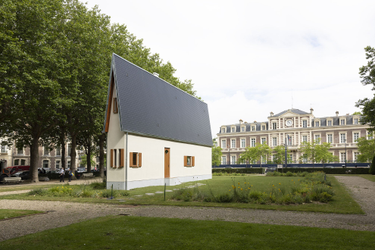 OpenGraph image for koeniggalerie.com/blogs/public-projects/erwin-wurm-narrow-house-le-havre