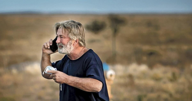 OpenGraph image for latimes.com/entertainment-arts/business/story/2021-10-22/alec-baldwin-rust-camera-crew-walked-off-set