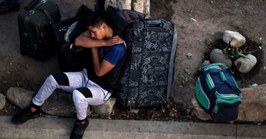 OpenGraph image for latimes.com/nation/la-na-asylum-seekers-louisiana-splc-lawsuit-parole-20190530-story.html