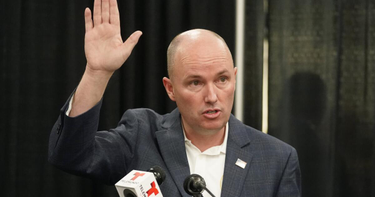 OpenGraph image for latimes.com/politics/story/2021-06-29/can-utah-governor-spencer-cox-fit-into-trumps-party