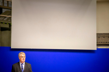 OpenGraph image for lemonde.fr/politique/article/2019/12/16/le-haut-commissaire-aux-retraites-jean-paul-delevoye-demissionne_6023050_823448.html?utm_campaign=Lehuit&utm_medium=Social&utm_source=Twitter