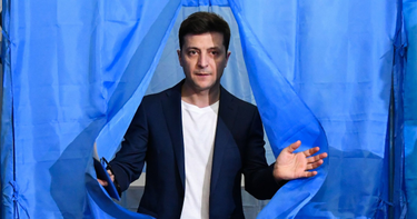 OpenGraph image for lexpress.fr/actualite/monde/europe/ukraine-le-comedien-zelensky-elu-president-avec-73-des-voix_2074207.html