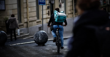 OpenGraph image for liberation.fr/france/2019/05/03/plateformes-de-livraison-pour-les-mineurs-une-course-a-l-argent-facile_1724849