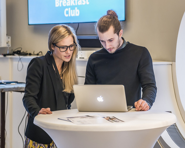 OpenGraph image for linkedin.com/pulse/2016s-biggest-social-media-trends-business-ryan-holmes