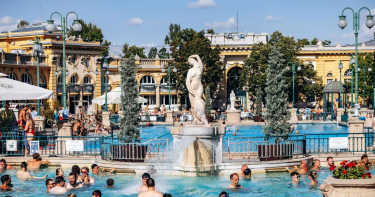 OpenGraph image for lonelyplanet.com/hungary/budapest/travel-tips-and-articles/a-guide-to-budapests-thermal-baths/40625c8c-8a11-5710-a052-1479d2760252