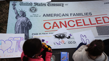 OpenGraph image for npr.org/2022/01/21/1074413273/end-expanded-child-tax-credit-families-effects?utm_campaign=storyshare&utm_source=twitter.com&utm_medium=social