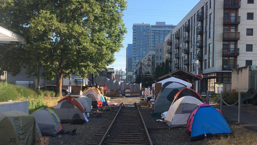 OpenGraph image for opb.org/news/article/portland-occupy-ice-building-closed/?utm_campaign=Crushin5&utm_source=Twitter&utm_medium=social