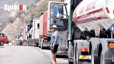 OpenGraph image for opinion.com.bo/articulo/cochabamba/transporte-declara-emergencia-sesion-permanente-debido-bloqueos/20241018000055958128.html