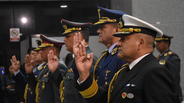 OpenGraph image for opinion.com.bo/articulo/pais/presidente-luis-arce-posesiona-nuevo-alto-mando-militar/20241026230144958803.html