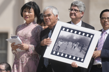 OpenGraph image for pri.org/stories/2018-02-21/how-vietnam-wars-napalm-girl-found-hope-after-tragedy