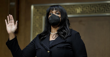 OpenGraph image for rts.ch/info/economie/13084244-leconomiste-lisa-cook-premiere-femme-noire-gouverneure-de-la-fed.html