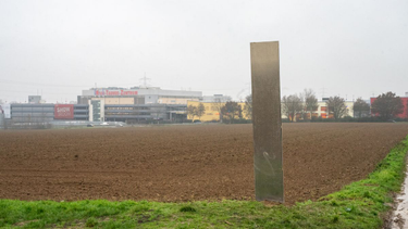 OpenGraph image for spiegel.de/panorama/monolith-in-sulzbach-unbekannte-zerstoeren-monolithen-in-hessen-a-2739c193-427b-40b5-b5d2-b60c58049283
