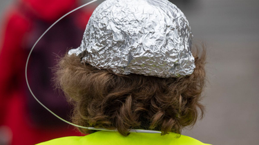 OpenGraph image for spiegel.de/wissenschaft/mensch/corona-verschwoerungstheorien-detlef-ken-und-attila-wissen-genaueres-kolumne-a-e10ce3d3-1826-467d-8d2a-204f304b1378