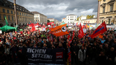OpenGraph image for sueddeutsche.de/muenchen/grossdemo-jetzt-gilts-zehntausende-muenchner-gehen-gegen-rassismus-auf-die-strasse-1.4152547