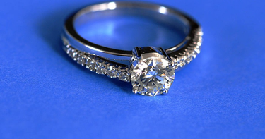 OpenGraph image for theatlantic.com/international/archive/2015/02/how-an-ad-campaign-invented-the-diamond-engagement-ring/385376/