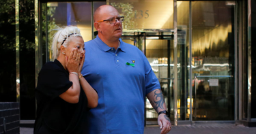 OpenGraph image for thedailybeast.com/anne-sacoolas-grieving-parents-ambushed-by-trump-who-was-hiding-spy-wife-at-the-white-house
