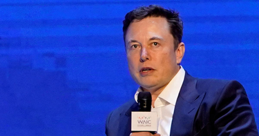 OpenGraph image for thedailybeast.com/elon-musks-backs-off-legacy-checkmark-purge-re-verifies-platforms-biggest-celebs