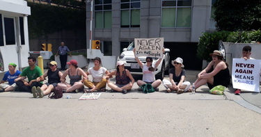 OpenGraph image for thedailybeast.com/never-again-action-1000-protesters-with-jewish-group-block-entrance-to-ice-headquarters