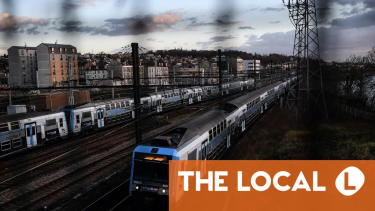 OpenGraph image for thelocal.fr/20221128/macrons-plans-for-suburban-train-networks-in-french-cities/