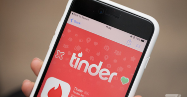 OpenGraph image for theverge.com/2018/4/4/17200034/facebook-broke-tinder-down-privacy-api-fixes