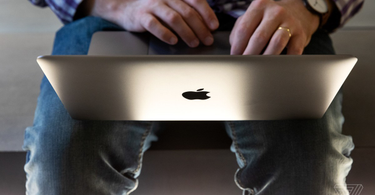 OpenGraph image for theverge.com/2020/3/6/21168153/macos-catalina-windows-size-rearrange-how-to