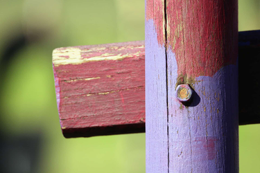 OpenGraph image for urbo.com/content/local-police-are-warning-if-you-spot-purple-fence-posts-to-get-away-as-soon-as-you-can/