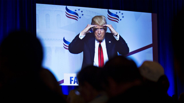 OpenGraph image for vanityfair.com/news/2020/01/why-trump-has-huge-advantage-over-democrats-low-information-voters?utm_source=twitter&utm_medium=social&utm_campaign=onsite-share&utm_brand=vanity-fair&utm_social-type=earned