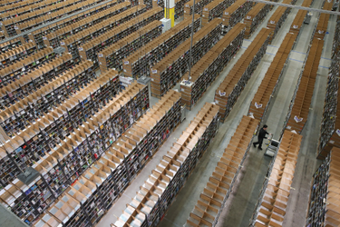 OpenGraph image for vice.com/en/article/bvxqjm/amazon-is-expanding-its-dystopian-games-for-warehouse-workers
