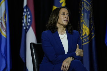 OpenGraph image for vice.com/en_us/article/qj4nxw/progressives-think-kamala-is-a-cop-but-cops-hated-harris-for-years