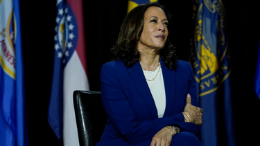 OpenGraph image for vice.com/en_us/article/qj4nxw/progressives-think-kamala-is-a-cop-but-cops-hated-harris-for-years