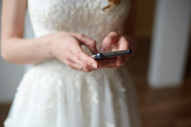 OpenGraph image for vice.com/en_us/article/qvqvyv/instead-of-her-vows-a-bride-read-out-her-cheating-fiances-texts