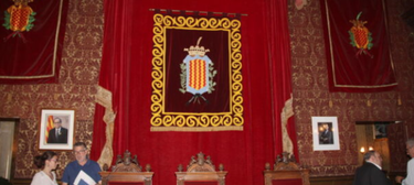 OpenGraph image for vilaweb.cat/noticies/el-retrat-de-felip-vi-deixa-de-presidir-el-salo-de-plens-de-lajuntament-de-tarragona/