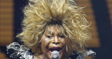 OpenGraph image for voanews.com/a/brazilian-samba-singer-elza-soares-dies-at-91/6406446.html