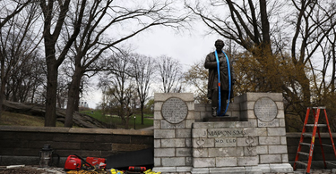 OpenGraph image for vox.com/identities/2018/4/18/17254234/j-marion-sims-experiments-slaves-women-gynecology-statue-removal