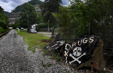 OpenGraph image for washingtonpost.com/investigations/an-onslaught-of-pills-hundreds-of-thousands-of-deaths-who-is-accountable/2019/07/20/8d85e650-aafc-11e9-86dd-d7f0e60391e9_story.html